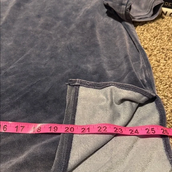 Umgee light grayish blue velour short sleeve top w/side slits (XL) - EUC! - Picture 3 of 10